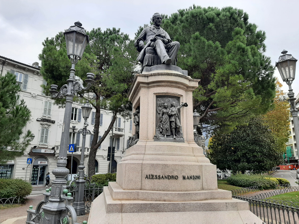 Monumento a Manzoni
